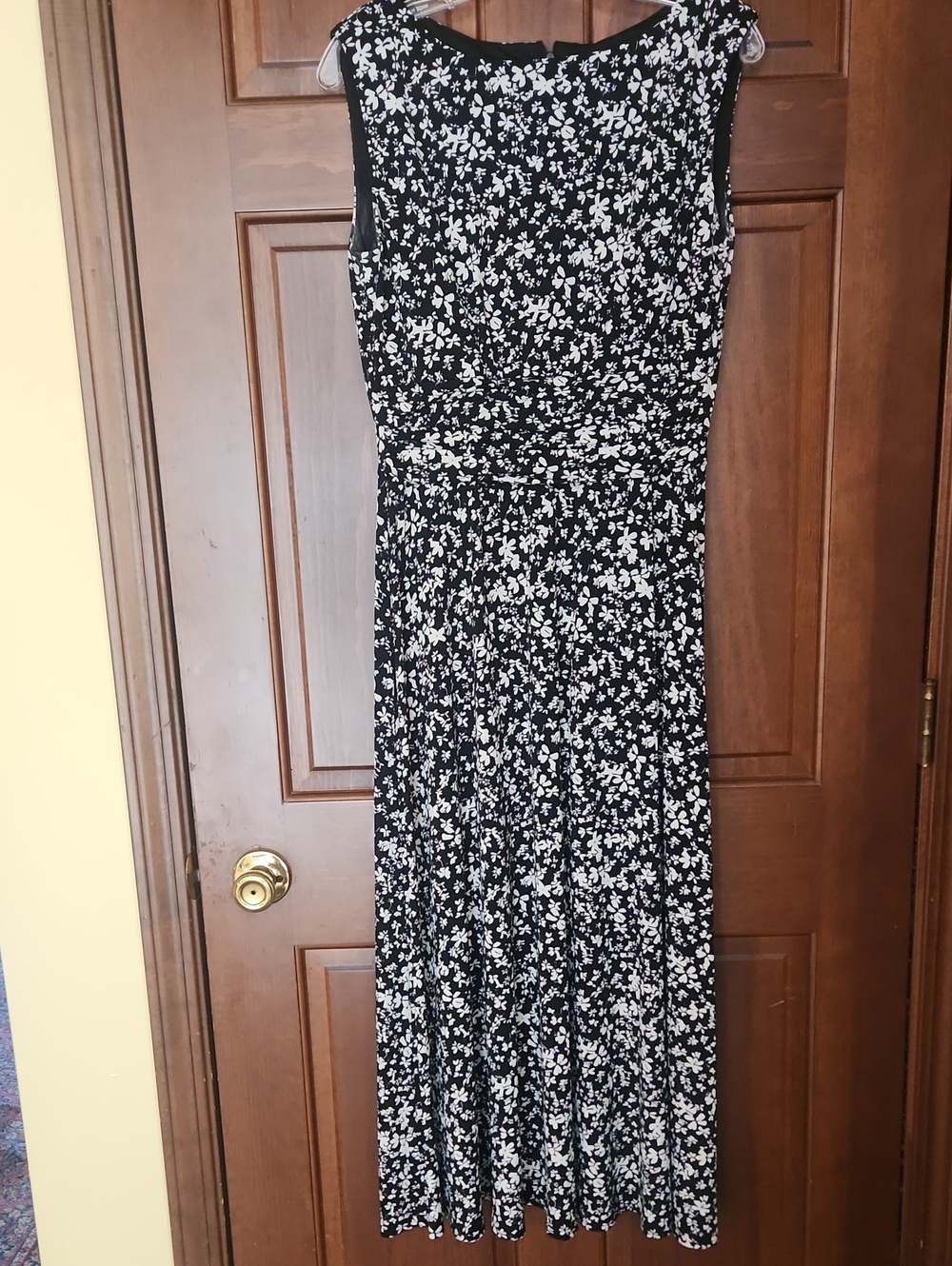 Jessica Howard Black and White Floral Midi Dress